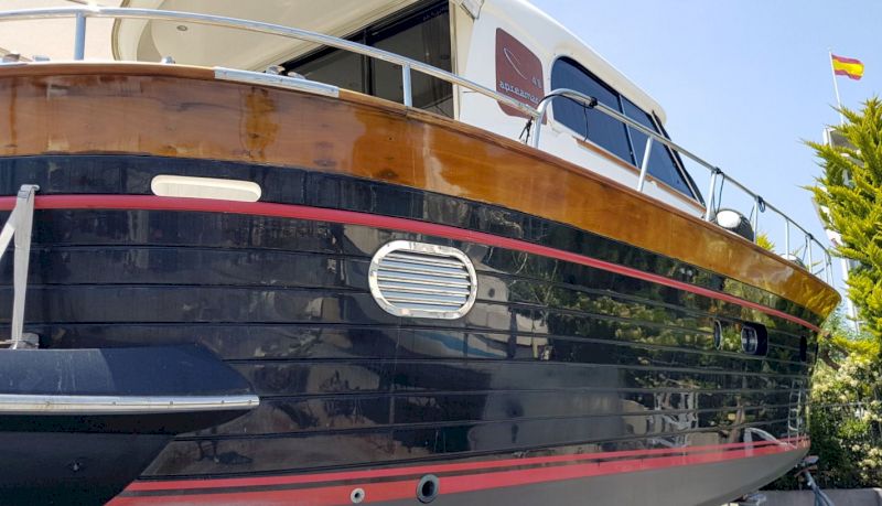 Acabats en polièster per a embarcacions d\'esbarjo i de gran eslora